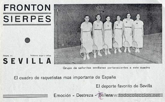 Senoritas pelotaris.  La falda era mucho mas corta cuando jugaban