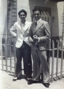 Eugenio con chaqueta blanca con su amigo Fernando Lara en 1938